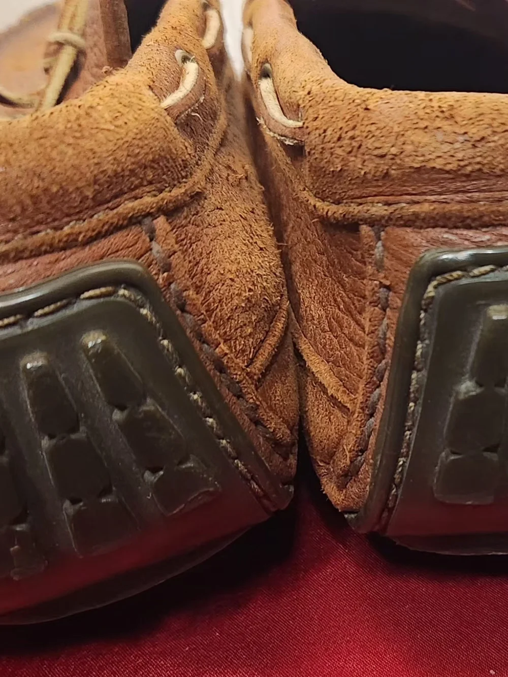 Minnetonka Men's Brown Leather Moccasin Boat Shoes Size 8.5 with Flaw -See photo
